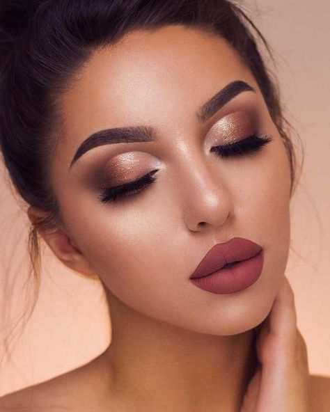 Nice winter look, really easy Dark Pink Lipstick, Pink Lipstick Makeup, Soft Smokey Eye, Wedding Hairstyles And Makeup, Smokey Eye Makeup Look, Mekap Mata, Party Make-up, Reflux Diet, Party Makeup Looks