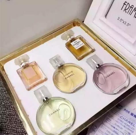 Profumo Victoria Secret, Koleksi Makeup, Koleksi Parfum, Penyimpanan Makeup, Maquillage Yeux Cut Crease, Perfume Chanel, Hermes Perfume, Avon Products, Chanel Perfume