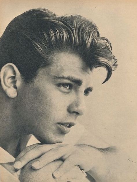 Men 50s Hairstyle, 1960s Mens Hair, 50s Mens Hair, Fabian Forte, 1950s Mens Hairstyles, 1950 Hair, 1950’s Hair, Vintage Hairstyles For Men, Medium Hairstyles With Bangs