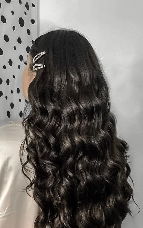 Wedding Hair Black, Hairstyle Aesthetic, Hair Styles For Girls, Soft Shiny Hair, Hair Spring, Black Wavy Hair, Black Brown Hair, Hair Styling Tips, Waves Hairstyle