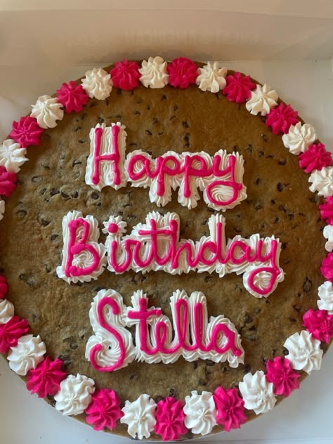 Volleyball Cookie Cake, Pink Cookie Cake, Cookie Cake Aesthetic, Birthday Cookie Cake Designs, Cookie Cake Decorating Ideas Birthdays, Simple Cookie Cake Designs, Cookie Cake Ideas, Cookie Cake Decorating Ideas, Cake Preppy