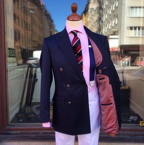 Pink shirt white trousers navy blue jacket Blue Suit With Pink Shirt Men, Blue Double Breasted Suit, Pink Shirt Men, Men Old Money, Mens Neckwear, Dapper Mens Fashion, Blue Jacket Men, Blue Suits, Pink Trousers