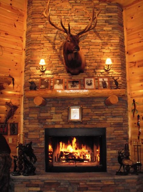 Elk mount example for our fireplace Deer Hunting Decor, Lodge Plans, Taxidermy Decor, Taxidermy Display, Cabin Fireplace, Slate Fireplace, Log Cabin Living, Rustic Homes, Deer Mounts