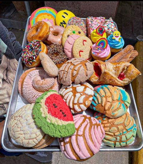 Mexican Culture Aesthetic Food, Mexican Bakery Aesthetic, Mexican Heritage Month, Aesthetic Mexican Food, Mexican Food Art, Mexican Snack Foods, Mexican Bakery, Mexican Pastries, Mexican Sweet Breads