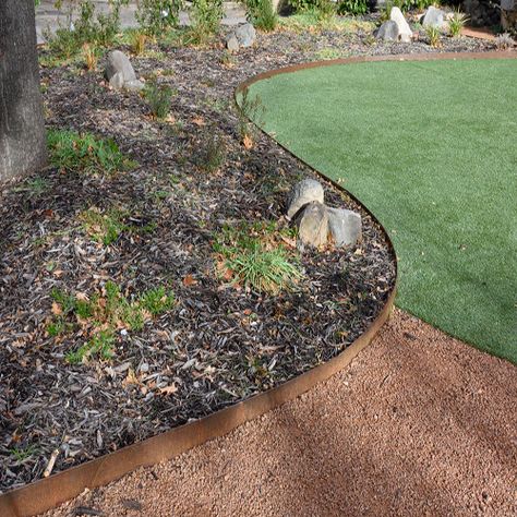 Garden Edging Ideas Australia, Landscape Boarders, Metal Lawn Edging, Steel Edging Landscape, Metal Garden Edging, Steel Garden Edging, Side Yard Landscaping, Australian Native Garden, Garden Paving