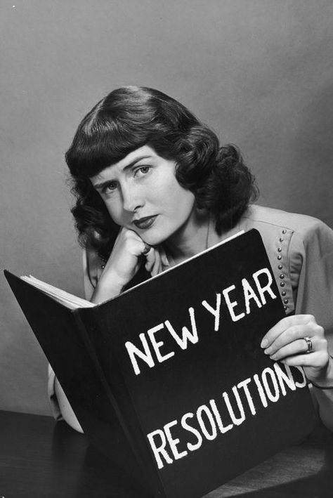 Blogging Website, New Years Eve Traditions, New Year Meme, Vintage Happy New Year, New Years Traditions, New Year Resolution, New Year Photos, Vintage Pics, Sigmund Freud