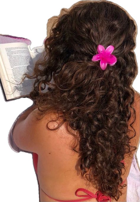 Aesthetic Curly Hair Hairstyles, Curly Hair On Beach, Curly Hair Astethic, Curly Hair Woman Aesthetic, Beach Pics Inspiration, Beach Hair Curly, Curly Hair Asethic, Curly Hair Styles For Summer, Curly Hair Beach Aesthetic