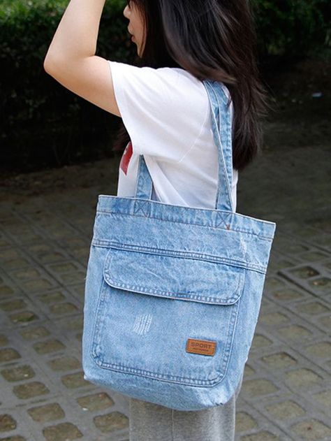 Minimalist Denim Tote Bag #jeansbagdiyideas #jeansbagdiyeasy #jeansbagdiypattern Jeans Tote Bag Design, Tas Denim, Sac Tote Bag, Bag Jeans, Diy Bag Designs, Tote Bags Sewing, Recycled Jeans, Recycle Jeans, Denim Tote Bags