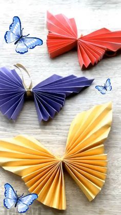 How To Make Butterflies Out Of Paper, How To Cut Butterfly Paper, Butterfly Paper Craft, Useful Diy Crafts, Origami Butterflies, Paper Butterfly Crafts, Paper Folding Crafts, Diy Crafts Ideas, Folded Paper