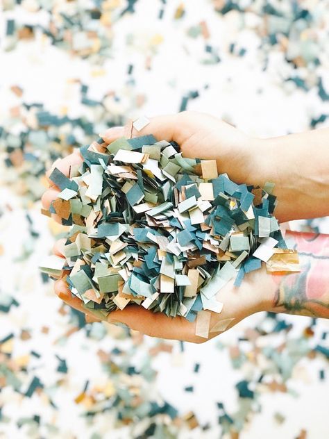 7 Sustainable Alternatives to Confetti at Your Wedding | Green Wedding Shoes Confetti Alternatives, Champagne Confetti, Greenery Party, Confetti Ideas, Eco Friendly Confetti, Light Fall, Biodegradable Confetti, Confetti Bags, Confetti Wedding