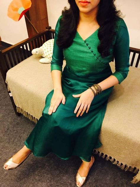 Bottle green kurty chined neck design ping the rate 9895473878//# 9746397711 Trisha In Churidar, Latest Churidhar Neck Designs, Bottle Green Kurti Design, Salwar Back Neck Design, Chudidhar Neck Designs Latest, Latest Chudithar Neck Designs, Bottle Green Kurti, Green Kurti Design, Kurthi Necks Latest Design