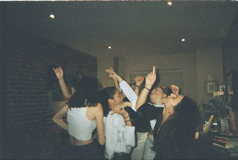 House Party Film Photography, Cinematic Party Scene, Party Polaroids Aesthetic, Friends Film Photography, Party Film Photos, Party Aesthetic Grunge, Party On Film, House Party Aesthetic, Apartment Party