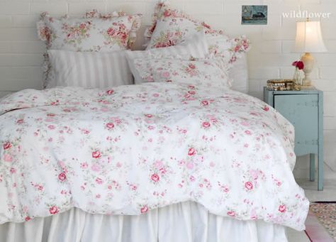 Shabby Chic *New* Collections Target Shabby Chic Bedding, Camera Shabby Chic, Rideaux Shabby Chic, Shabby Chic Decorating, Rachel Ashwell Shabby Chic, Chic Bedrooms, Estilo Shabby Chic, Shabby Chic Room, Shabby Chic Living