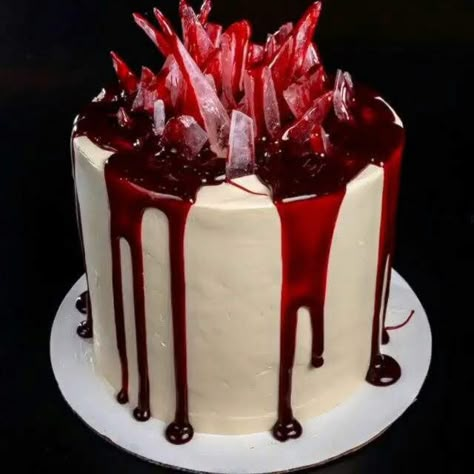 Broken Glass Cake, Spooky Halloween Cakes, Horror Cake, Halloween Torte, Scary Cakes, Dessert Halloween, Glass Cake, Easy Cake Decorating, Cake Decorating Videos