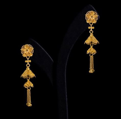 earrings gold indian simple daily wear bridal gold earrings,gold jewellery,gold earrings,gold earrings designs,gold hoop earrings,gold studs,gold drop long earrings,daily wear gold earrings hangings,gold jhumka,jhumki designs,gold pinjada jhumka designs,gold jewellery designs,earrings collection,latest gold jhumkas,gold studs designs,hoop earrings,long earrings #earrings #studearrings #stud #gold #silver #hoopearrings #silverearrings #hoop #rings #jewelry Jhumki Designs Gold, Earrings Collection Gold, Jhumka Designs Gold, Daily Wear Gold Earrings, Latest Gold Earrings Designs, Latest Gold Earrings, Vummidi Bangaru Jewellers, Jhumkas Gold, Earrings Gold Jewellery