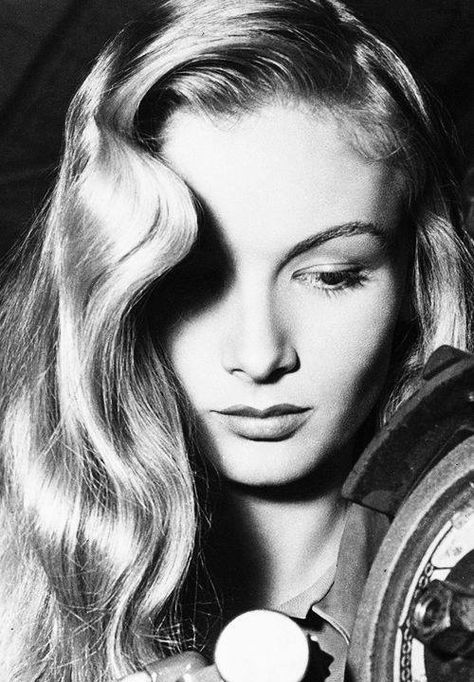 veronica lake The Veronicas, Anita Ekberg, Veronica Lake, Classic Movie Stars, Classic Actresses, Hollywood Icons, Actrices Hollywood, Foto Art, Hollywood Glam