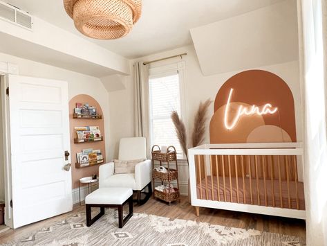 Boho Baby Girl Nursery Boohoo Nursery Ideas, Nursery Boho Decor, Cute Boho Nursery, Boho Nursery Wall Paint, Cream Boho Nursery, Boho Nursery Girl Pink, Nursery Boho Ideas, Boho Decor Nursery, Baby Girl Nursery Ideas Boho