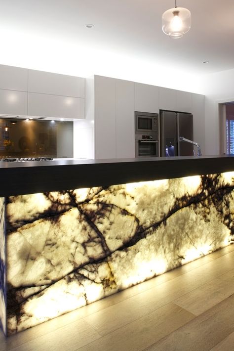 Creating interest 👨🏾‍🎨 👨🏼‍🎨 👨🏿‍🎨 Highlighting the natural beauty of marble. 🧡 🧡 🧡 Designed & Built by Impala 📸 eliot@zeitgeist.com.au #backlit #marble #kitchen #kitchendesign #interiordesign #kitchens #joinery #kitchenrenovations #kitchendesigner #sydney #kitchenssydney #kitchendesigners #customkitchens #kitchenredesign #kitchensofinstragram Back Lit Countertop, Light Up Marble Island, Backlit Marble Bar, Light Up Countertop Marble, Backlit Marble, Kitchen Walk In Pantry, Modern Kitchen Splashbacks, Unique Countertops, Penthouse Decor