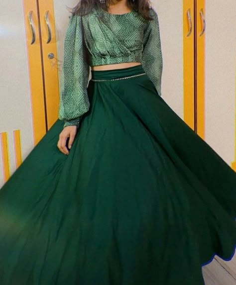 Blouse Ghagra Design, Chaniya With Crop Top, Lehengas Tops Design, New Model Traditional Dresses, Blouse And Ghagra, Puffed Sleeves Blouse Lehenga, Crop Top Lehenga Haldi, Crop Top On Lehenga, Lehenga Designs Without Dupatta