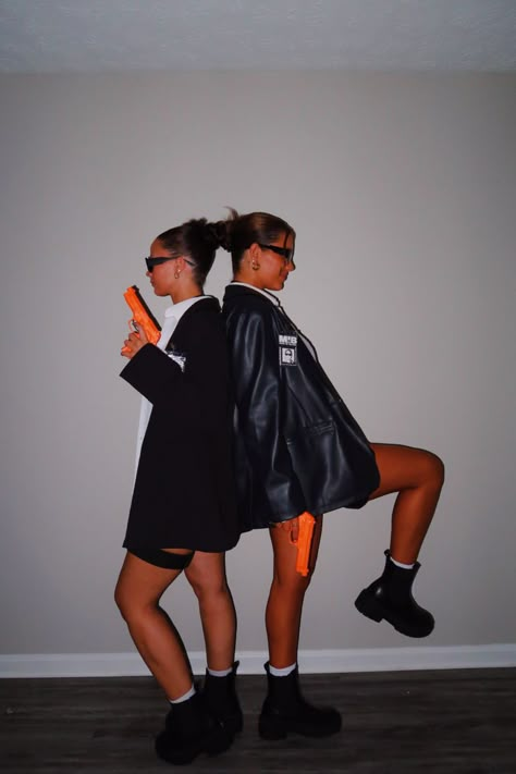 Business Women Halloween Costume, Men I Black Halloween Costume, Duo Halloween Costumes Men In Black, Cia Halloween Costume, Halloween Costume With Leather Jacket, Cute Men In Black Costume, Cute Spy Costume, Womens Men In Black Costume, Men In Black Halloween Costume Couple