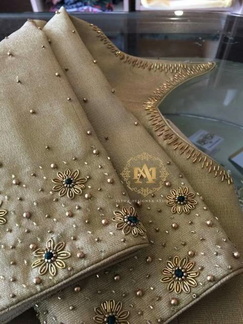 Zardosi Flower, Couture Dior, Maggam Work Blouse, Cutwork Blouse Designs, Simple Embroidery Designs, Wedding Blouse Designs, Blouse Designs Indian, Simple Blouse Designs, Maggam Work Blouse Designs