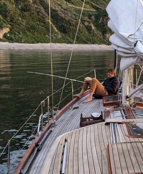 Sailing Aesthetic, Cruise Italy, Sailboat Living, Sail Life, Living On A Boat, Boat Pics, Boat Pictures, Lake Pictures With Friends, Pictures With Friends