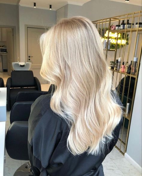 Long Creamy Blonde Hair, Blonde Hair Goals, Perfect Blonde Hair, Bright Blonde Hair, Summer Blonde Hair, Creamy Blonde, Dyed Blonde Hair, Light Blonde Hair, Balayage Blonde