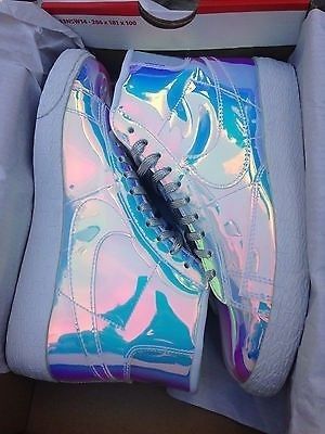 Zapatillas hermosas Iridescent Shoes, Holographic Fashion, Kawaii Shoes, Nike Blazer Mid, Nike Free Runs, Blazer Mid, Leather High Tops, Nike Blazer, Vegan Shoes