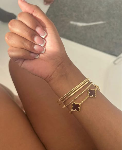 Gold Bracelet Van Cleef, Van Cleef Bracelet Black And Gold, Black And Gold Van Cleef, Van Cleef Bracelet Black Women, Can Cleef Bracelet Stack, Gold Bracelet Stack Black Woman, Gold Bracelet Black Women, Gold Rings Aesthetic Black Women, Bracelet Stack Black Women