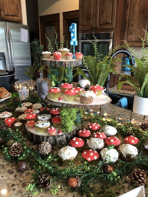 Toadstool Cupcakes, Mushroom Cupcakes, Gnome Party, Hobbit Party, Fairy Garden Birthday, Mossy Tree, Fairy Garden Birthday Party, Garden Birthday Party, Fairy Tea Parties