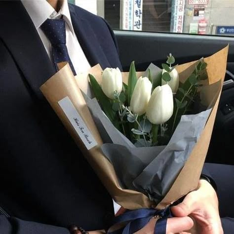 Eli King, Paper Bag Flowers, Man Bouquet, Flowers For Men, Legacy Of Gods, Clothes Korean Style, Tulip Bouquet, Perfect Relationship, White Day