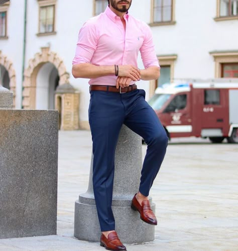 Shirt Combination Men, Mens Formal Outfits, Pink Shirt Men, Business Casual Attire For Men, Mens Dress Outfits, Casual Wedding Attire, Formal Dresses For Men, Mens Business Casual, Mens Business Casual Outfits