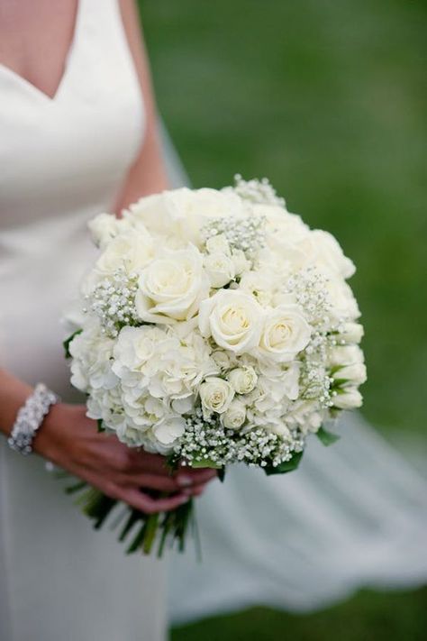 Greenery Wedding Bouquet, Princess Wedding Gown, Boho Wedding Gowns, Yacht Club Wedding, Bridal Bouquet Flowers, All White Wedding, White Bridal Bouquet, White Wedding Bouquets, White Wedding Flowers