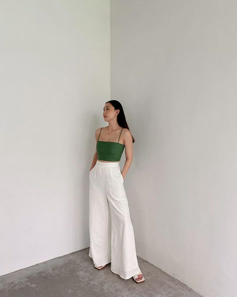 White Palazzo Pants Outfit, Tita Outfit Ideas, Tita Fits, Corduroy Outfit, White Palazzo Pants, Palazzo Pants Outfit, Casual Brunch Outfit, Pants Outfit Ideas, Elegant Outfit Classy