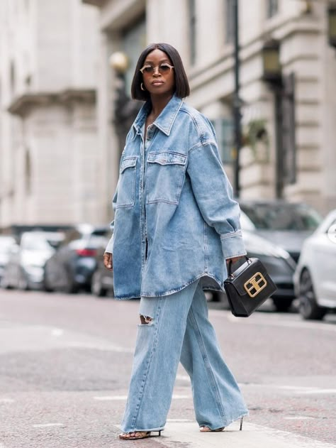 Modern Modest Fashion: Stylish & Faith-aligned Wardrobe Choices — Autum Love Modern Modest Fashion, Hm Outfits, Denim Street Style, Oversized Denim Shirt, Looks Jeans, Mode Kimono, Elegant Evening Wear, Mode Boho, All Jeans