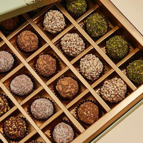 Luxurious Chocolates on Instagram: "40 pieces truffle box ✨" Truffle Boxes Packaging, Chocolate Truffles Packaging, Truffle Gift, Truffle Boxes, Luxury Chocolate, August 17, Chocolate Truffles, Chocolate Box, Truffles