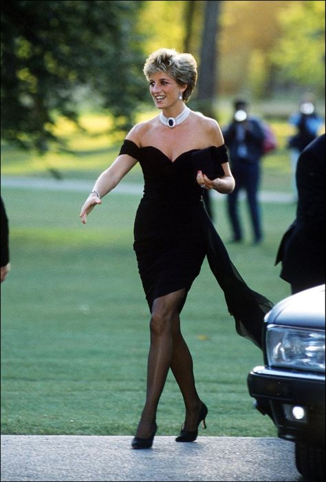 10 Times Princess Diana Was the Most Badass Member of the British Royal Family Prințesa Diana, Putri Diana, Princess Diana Dresses, Princess Diana Fashion, Style Royal, Princes Diana, Diana Fashion, Lady Diana Spencer, Diana Spencer