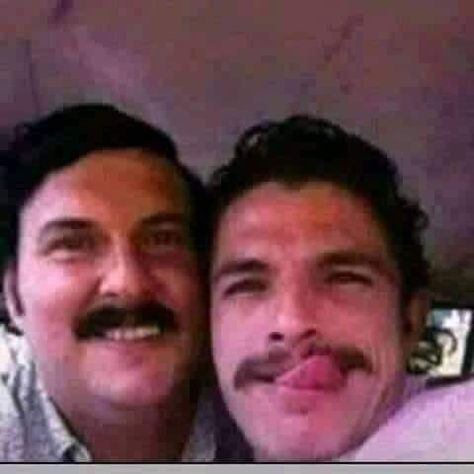 Funny Mexican Pictures, Mexican Pictures, Pablo Emilio Escobar, Cute Spanish Quotes, Pablo Escobar, Doing Me Quotes, Funny Profile Pictures, Funny Reaction Pictures, Pose Reference Photo