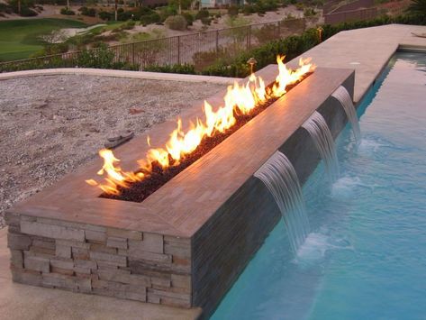 Rustic Glam Decor Landscaping Water Feature, Modern Outdoor Fireplace, Backyard Fire Pit Ideas, Wedding Backyard Ideas, Fire Pit Decor, Outside Fire Pits, Pools Backyard Inground, Backyard Fire Pit, Hot Tub Backyard