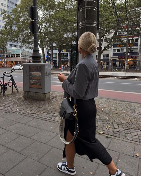 Black dress. Nike panda. Dior saddle bag. Blond hair. Black Dior Saddle Bag Outfit, Prada Crossbody Bag Outfit, Small Bag Outfit, Lady Dior Bag Outfit, Dior Saddle Bag Outfit, Dior Bag Outfit, Black Bag Outfit, Dior Outfit, Nike Panda