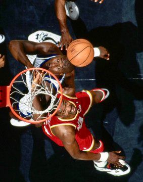 (1) Legends of Sport (@legends_ofsport) / Twitter Iconic Nba Photos, Shaq Dunk, Shaq Orlando Magic, Michael Jordan Scottie Pippen, Spud Webb, Shawn Kemp, Basketball Scoreboard, Basketball Icon, Hakeem Olajuwon