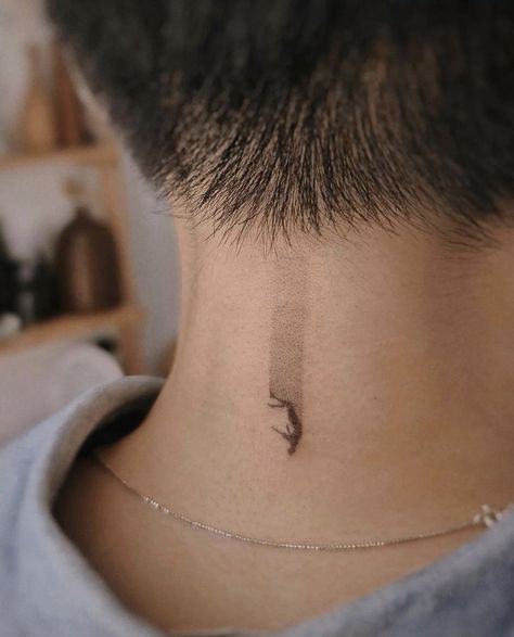 Small Neck Tattoos, Tatuagem Masculina Pequena, Tato Minimal, Tato Henna, Back Of Neck Tattoo, Muster Tattoos, Neck Tattoo For Guys, Small Tattoos For Guys, Hand Tattoos For Guys