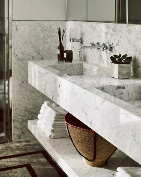 Carrara Bathroom, Modern Marble Bathroom, Hotel Style Bathroom, Marble Sink Bathroom, Carrara Marble Bathroom, Marble Bathroom Sink, Minimalist Bathroom Design, New Bathroom Ideas, Serene Bathroom