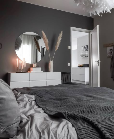 Black White And Grey Bedroom Ideas, White Bedrooms, Bedroom Decor Inspiration, Dekorasi Kamar Tidur, Grey Bedroom, Redecorate Bedroom, Apartment Decor Inspiration, Room Makeover Bedroom, Decor Home Living Room