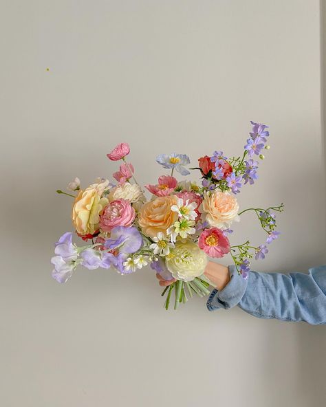 bouquet of my freakin’ dreams!! Whimsical Flower Bouquet Wedding, Minimalistic Bouquet, Small Wildflower Bouquet, Hand Flower Bouquet, Diy Bouquet Wedding, Retro Bouquet, Simple Flower Arrangements, Whimsical Wedding Bouquet, Whimsical Bouquet