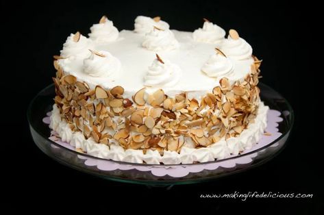 Burnt Almond Cake Recipe, Italian Rum Cake Recipe, Burnt Almond Cake, Rum Cake Recipe Easy, Tort Special, Italian Rum Cake, Italian Wedding Cake, Authentic Italian Desserts, Rum Cake Recipe