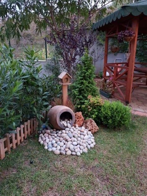 Stone Flower Beds, Rock Diy, Garden Vertical, Vertical Art, Taman Air, Rock Plants, Plants Diy, Stone Plant, Pinterest Garden