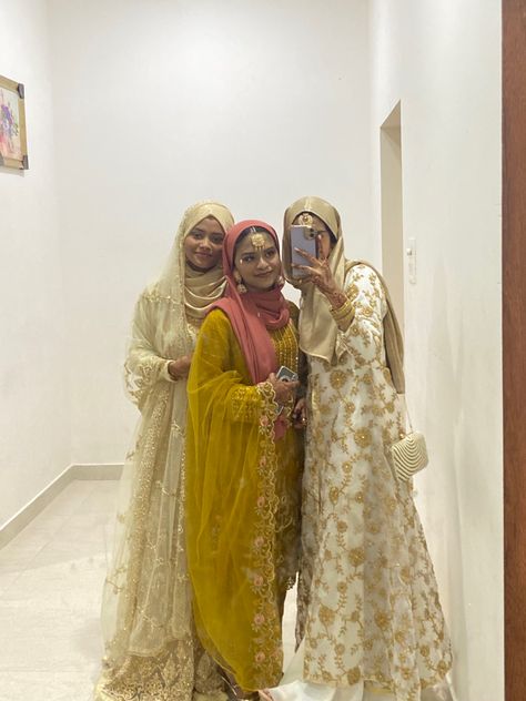 #desiwedding #southasian #desiaesthetic #hijabi #shaadifashion #cousins #desiclothes Cousins Wedding Outfit, Desi Hijabi, Onam 2024, Wedding Outfit Indian, Cousins Funny, Cute Hijabi Outfits, Indian Wedding Guest Dress, Hijab Queen, Wedding Outfits Indian