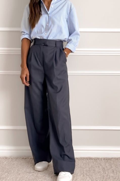 Neeta Starling, Trouser Outfit Ideas Women, Oxford Shirt Outfit, Wide Leg Trousers Outfit, Wide Leg Jeans Outfit, Outfit Links, Oxford Shirts, Trouser Outfits, Jeans Outfit Casual