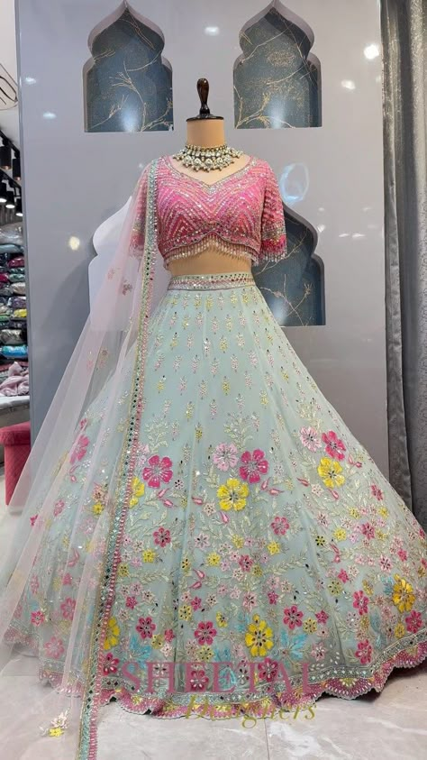 Wedding Lehenga Inspiration, Self Made Lehenga Designs, Best Choli Design, New Dress For Wedding Indian, Kalki Lehenga Designs, Wedding Inspired Outfits, Lehenga Designs Heavy, Heavy Lehenga Designs For Wedding, Ghagra For Wedding